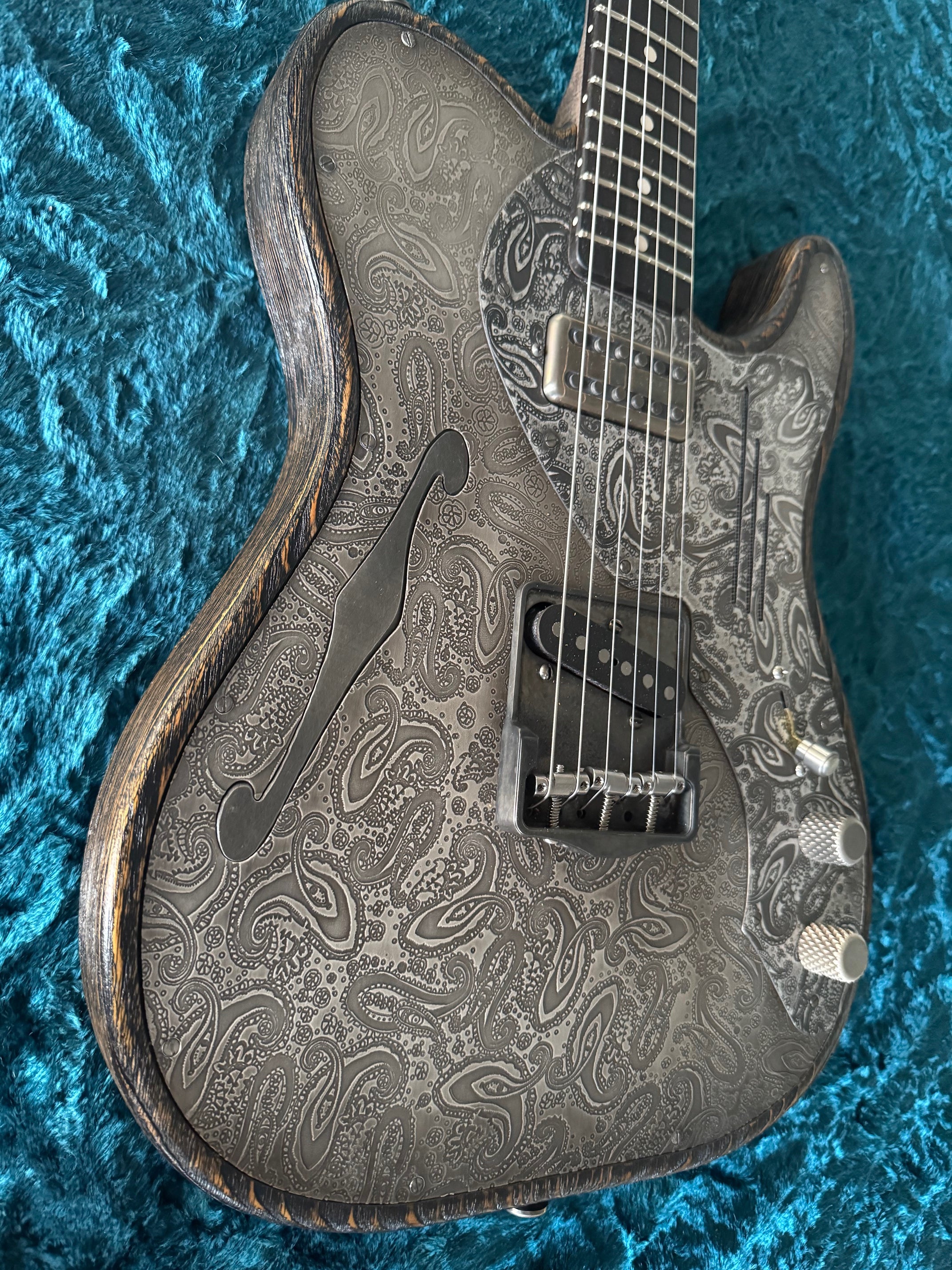 25032 Antique Silver Paisley Engraved Deluxe Steeltopcaster