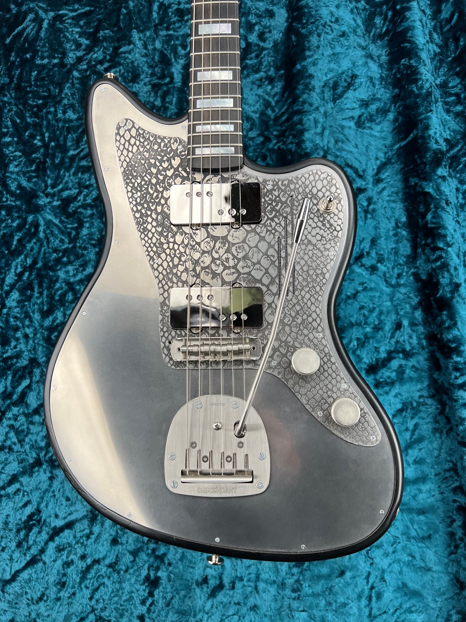 24011 Antique Silver Snakeskin Engraved Steelmaster