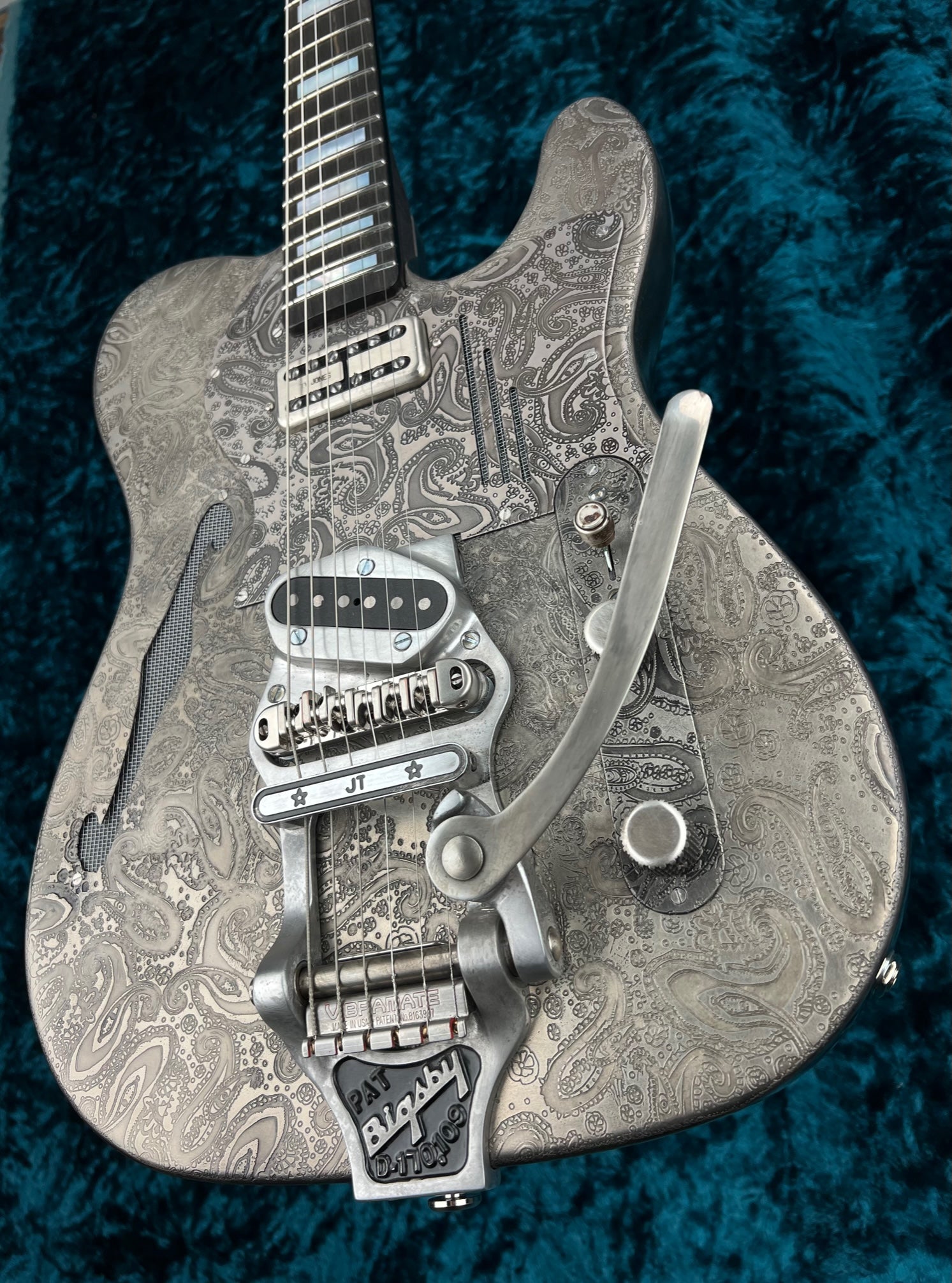 24026 Antique Silver Paisley Deluxe Steelcaster