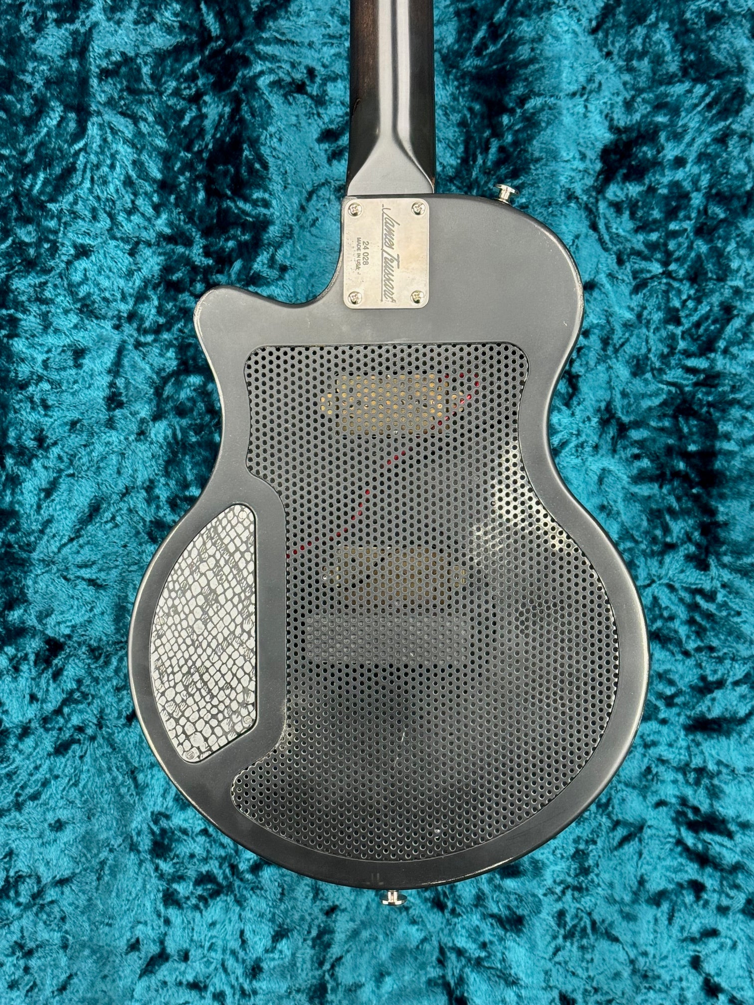24028 Black Antique Silver Snakeskin Engraved SteelPhonic
