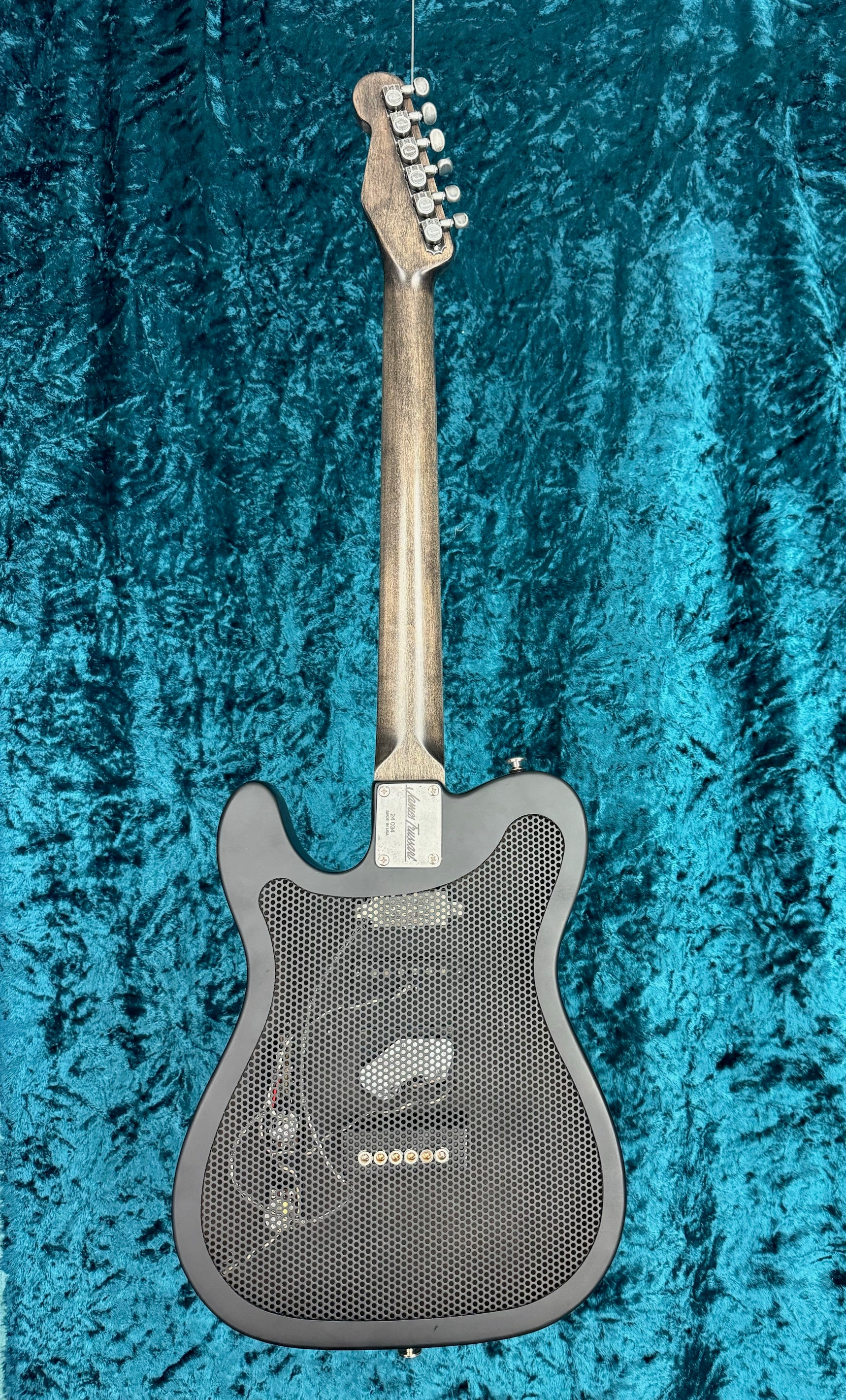 24034 Black Paisley Engraved SteelCaster