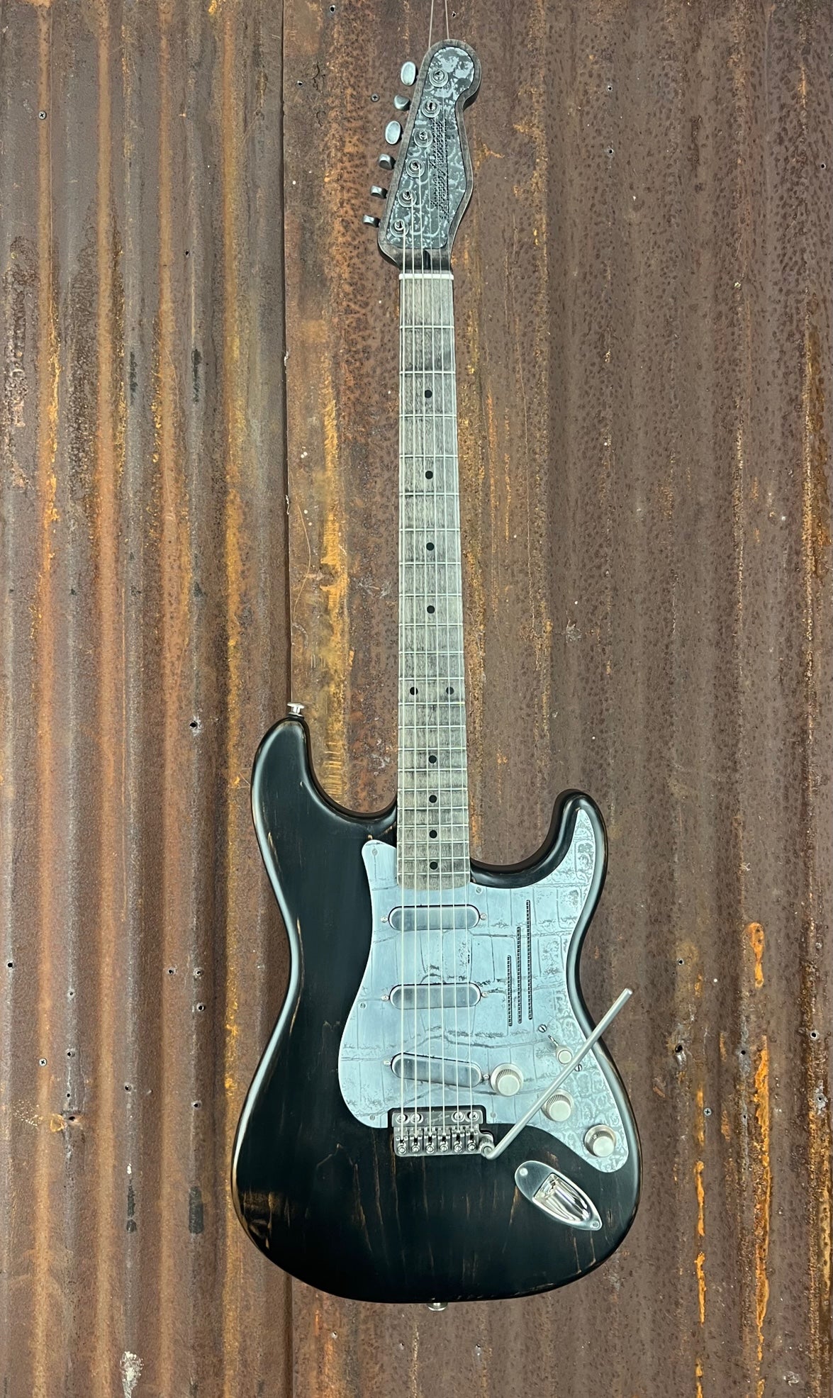 23016 Gator Engraved Satin Black Nitro Steel O Matic