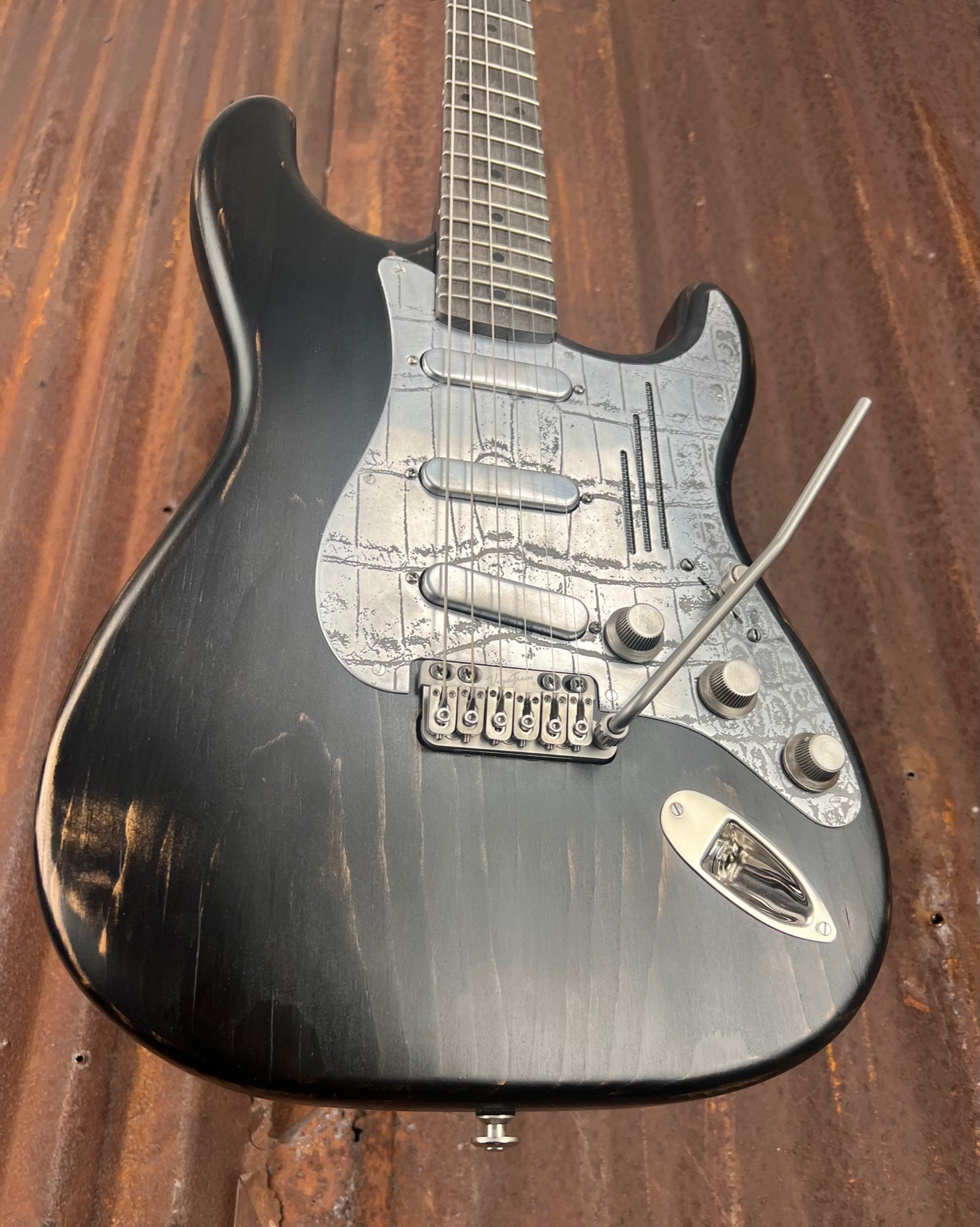 23016 Gator Engraved Satin Black Nitro Steel O Matic