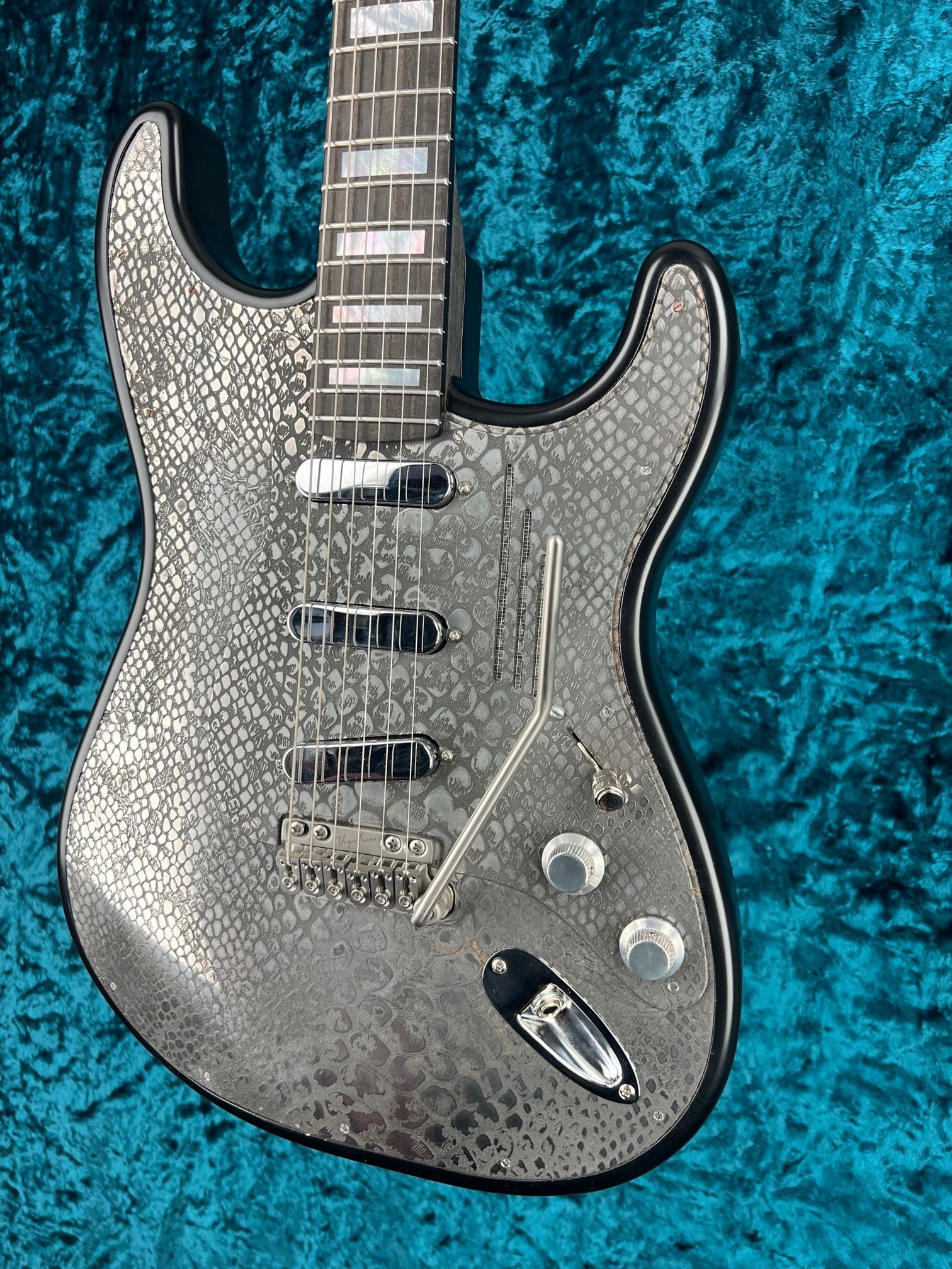 23009 Recessed Snakeskin Engraved Steel O Matic
