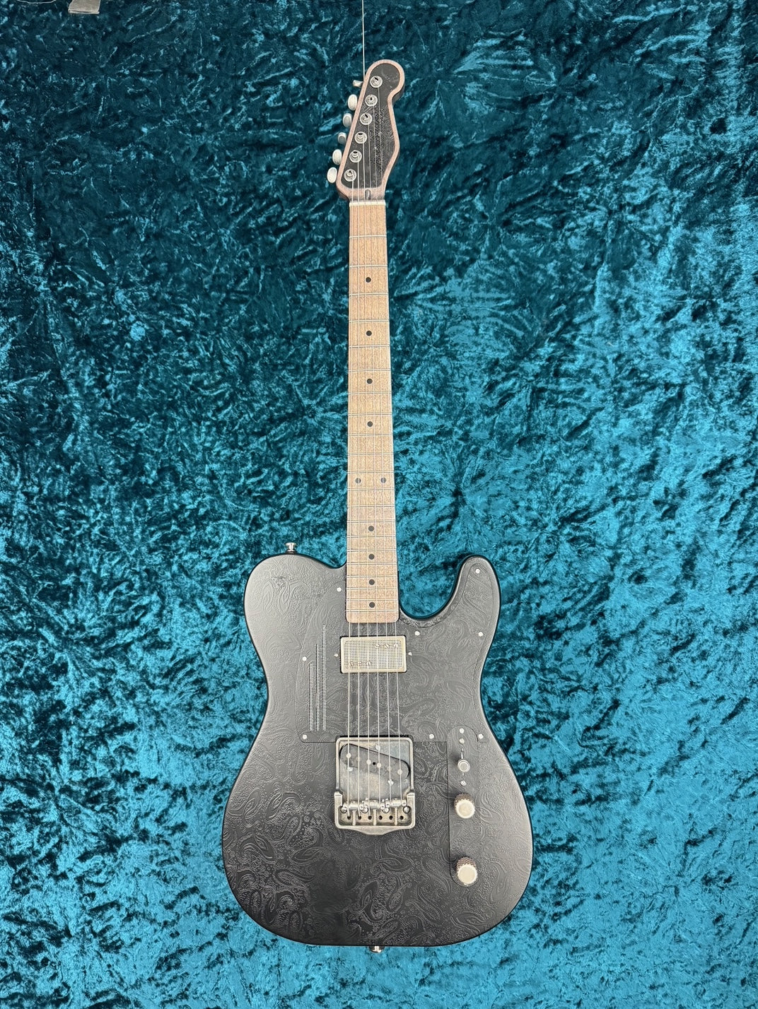 25025 Black Paisley Engraved Steelcaster