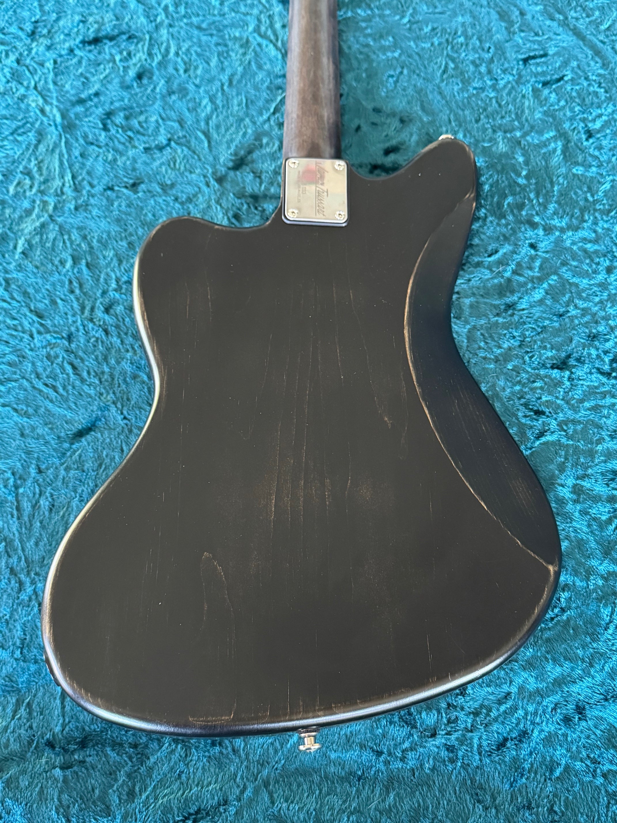 25033 Black on Steel Roses Baritone