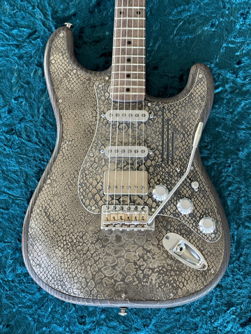 25038 Antique Silver Snakeskin Steel O Matic