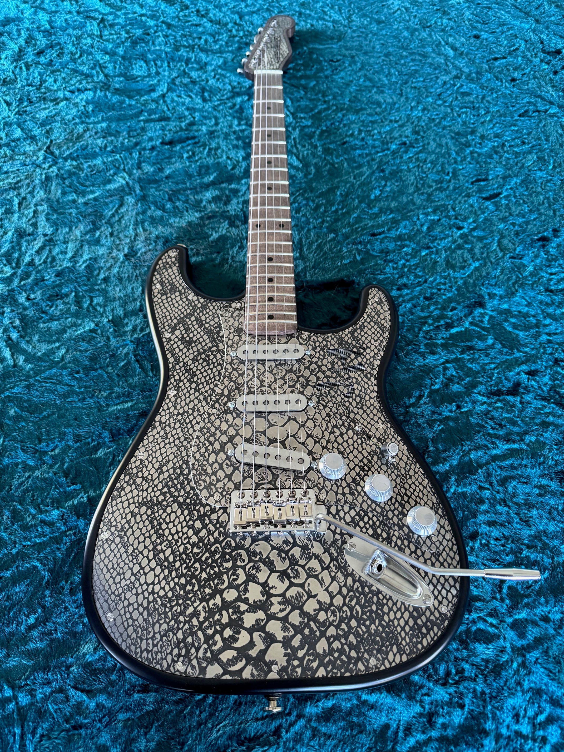 25054 Johnny Hallyday Antique Silver Snakeskin Steel O Matic