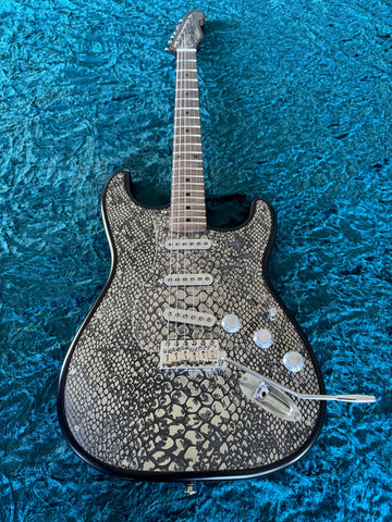 25054 Johnny Hallyday Antique Silver Snakeskin Steel O Matic