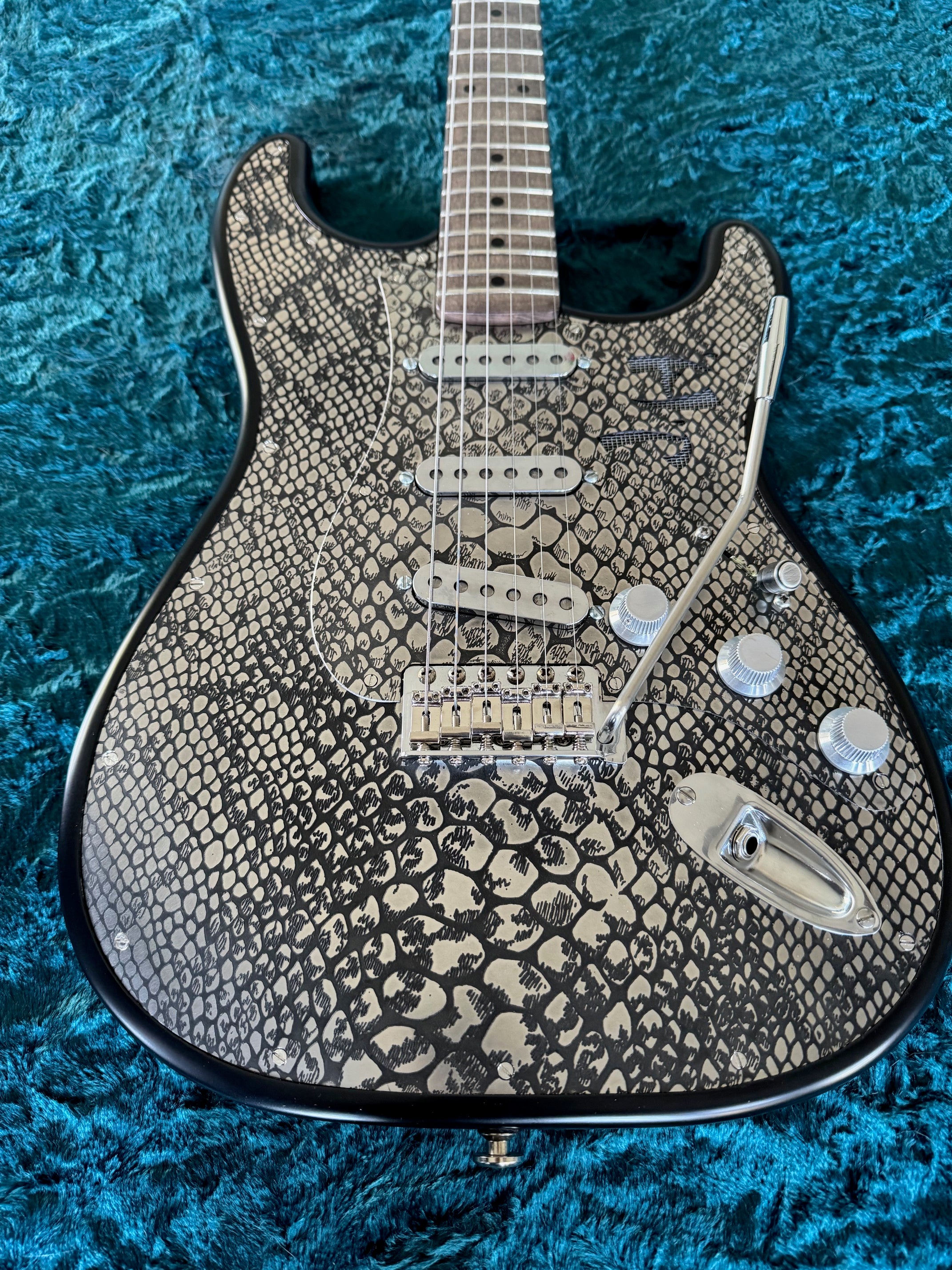 25054 Johnny Hallyday Antique Silver Snakeskin Steel O Matic