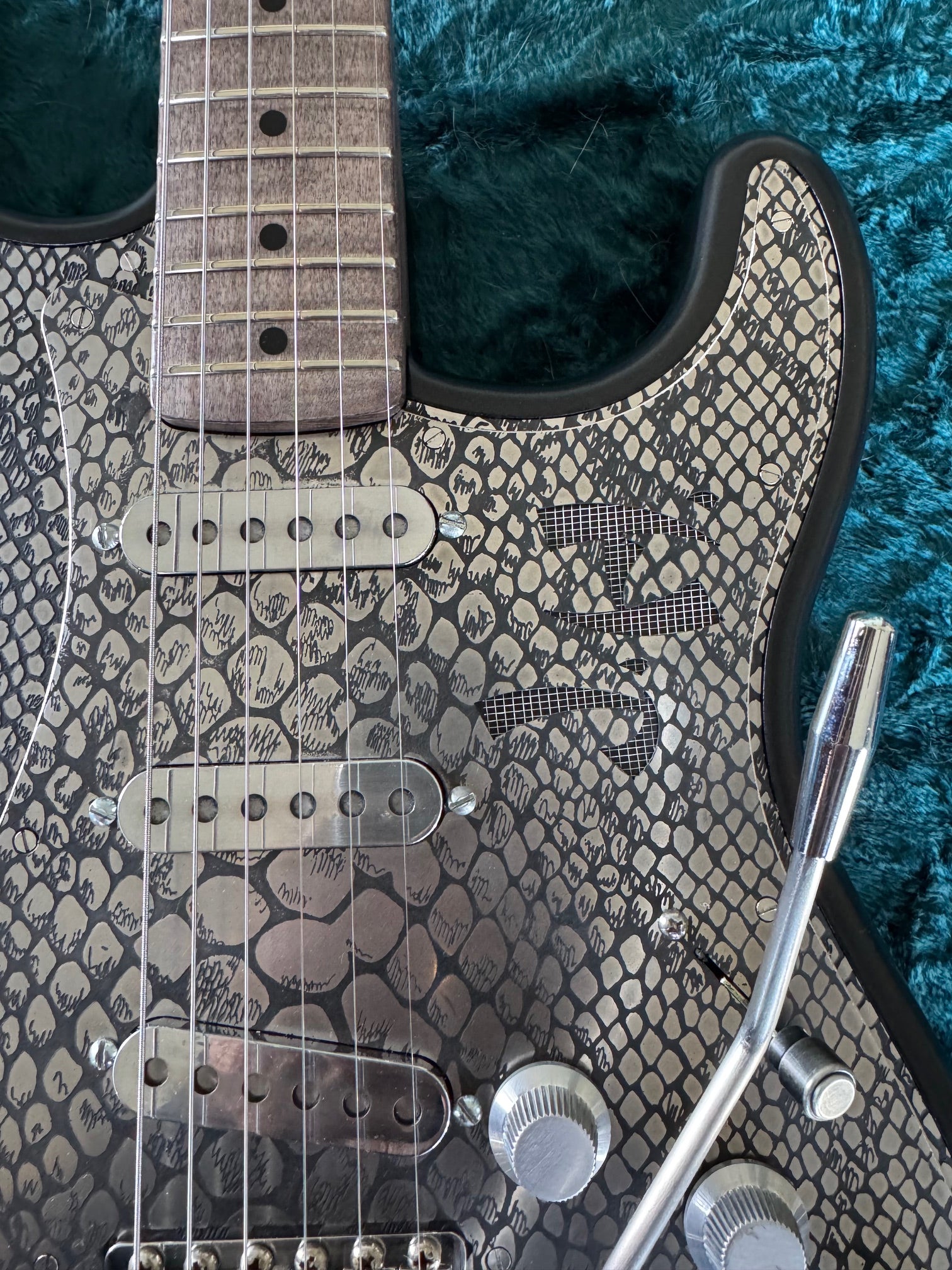 25054 Johnny Hallyday Antique Silver Snakeskin Steel O Matic