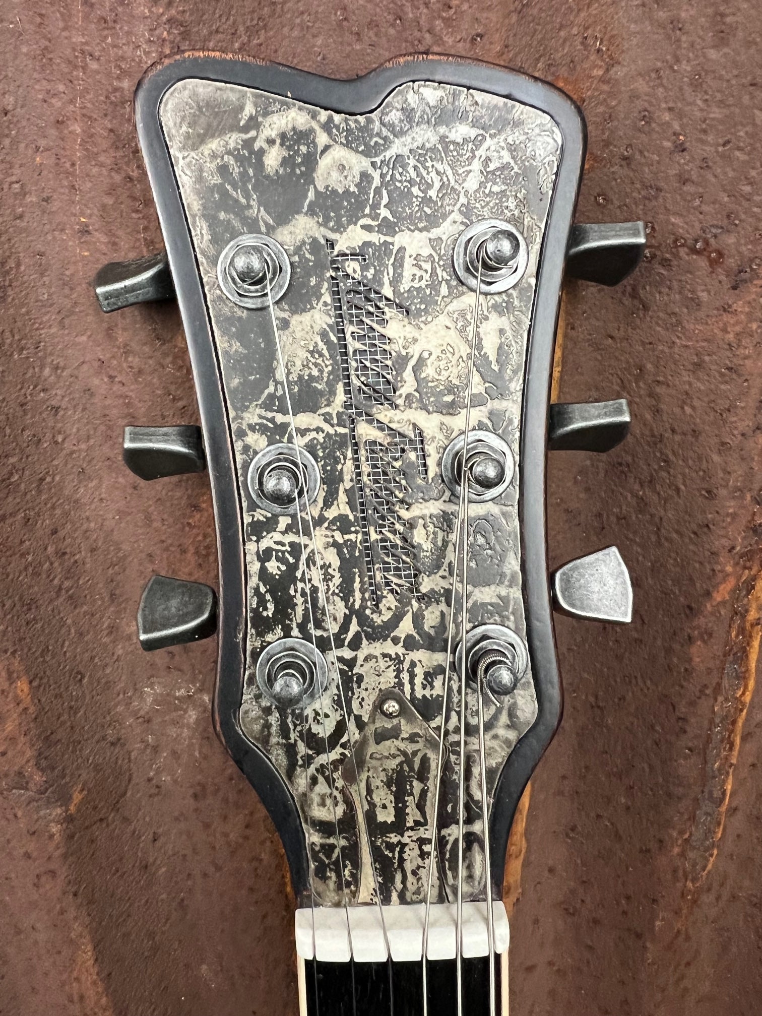 22105 Rust on Cream Gator SteelDeville
