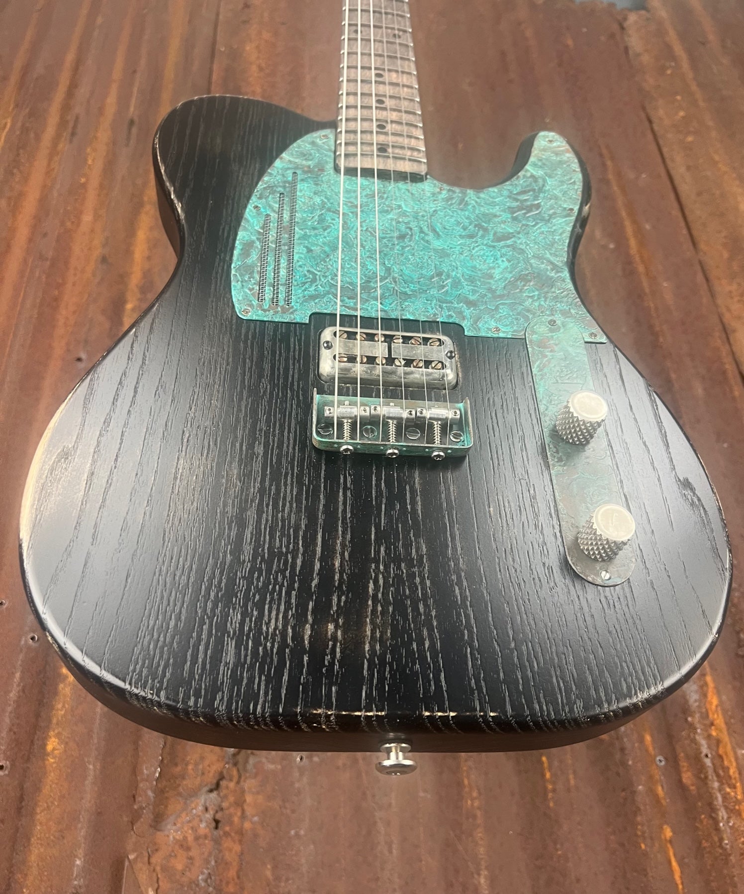 22090 Titanic Green Roses Black Nitro SteelGuardCaster