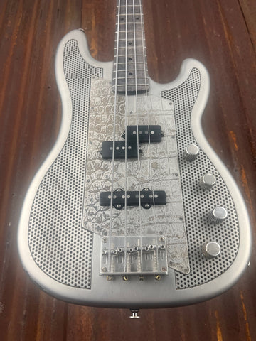 10070 Antique Silver Gator engraved SteelCaster Bass (Tony Garnier 2010)