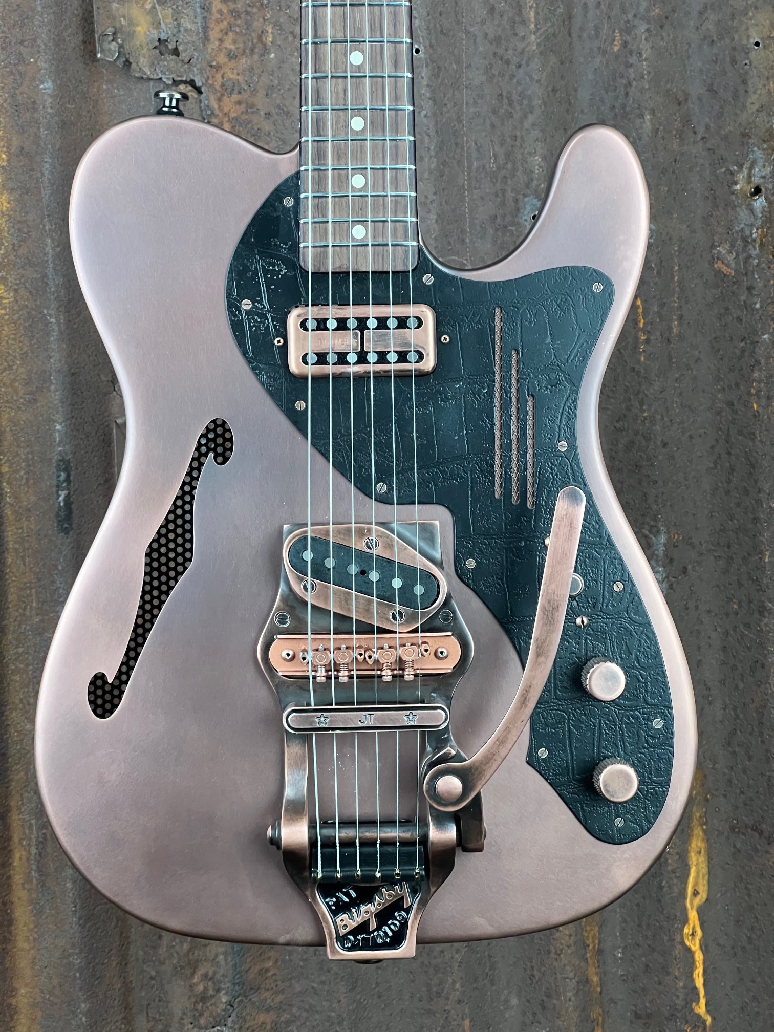 21028 Black Gator on Antique Copper Deluxe SteelCaster