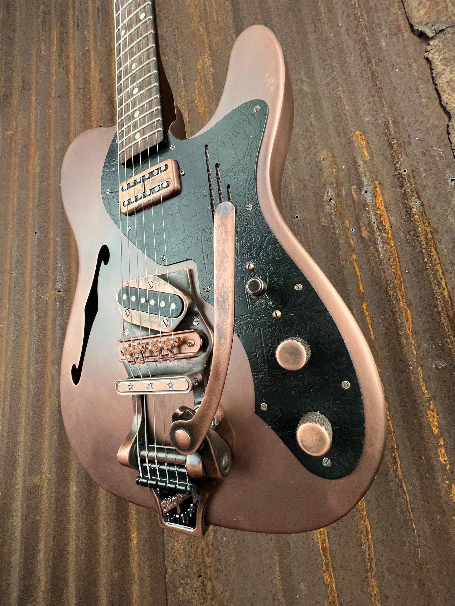 21028 Black Gator on Antique Copper Deluxe SteelCaster