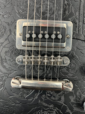 21008 Black Roses SteelDeville
