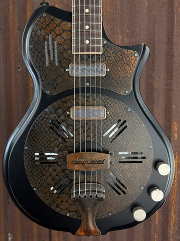 26057 Rusty Black Res O Gator