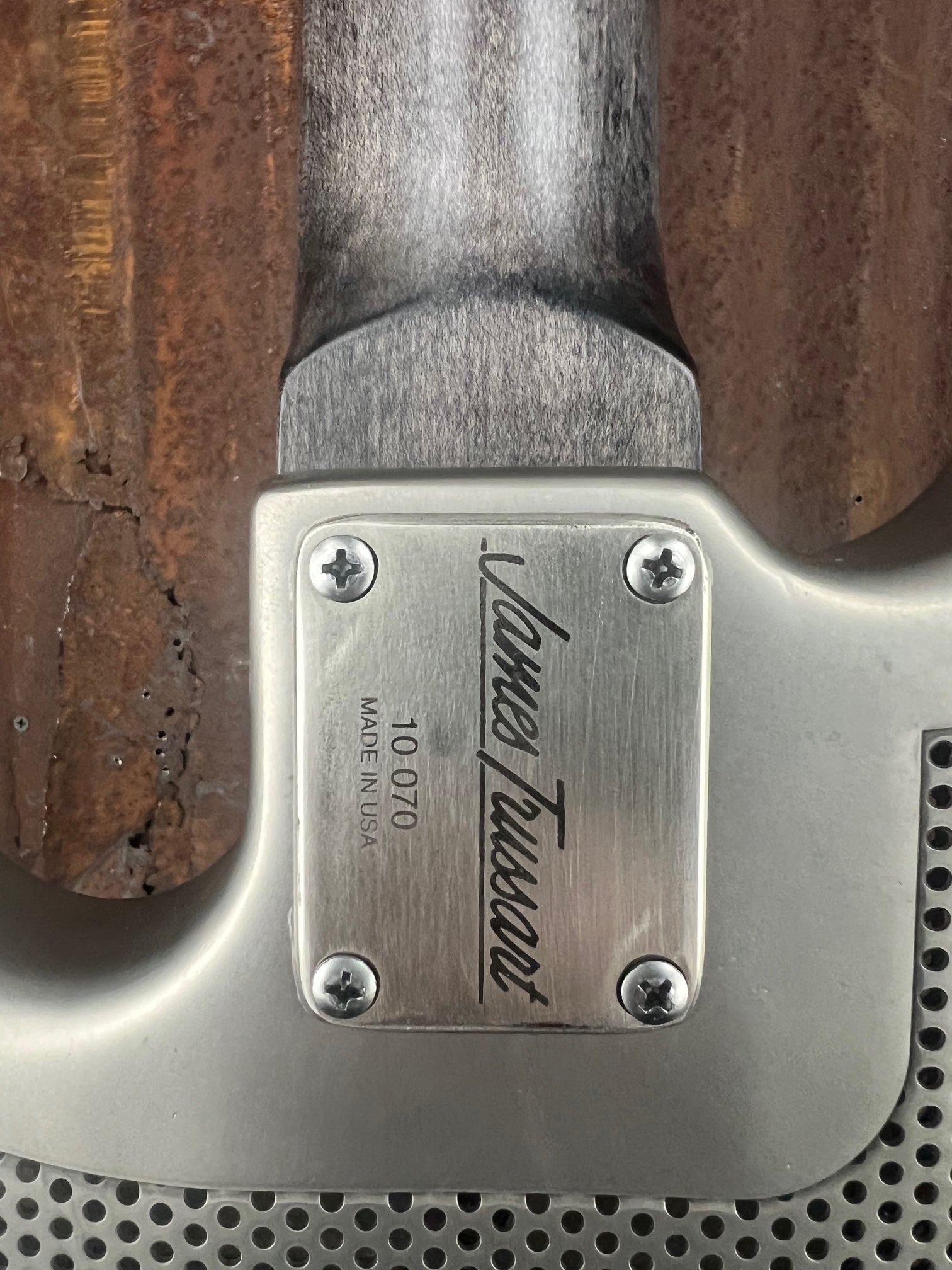10070 Antique Silver Gator engraved SteelCaster Bass (Tony Garnier 2010)